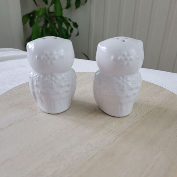 OWL Salt + Pepper Shakers - Picture 2 of 4
